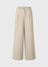 Suit pants with pleats in classic gale material. Galemd wide pants has wide legs and side pockets.