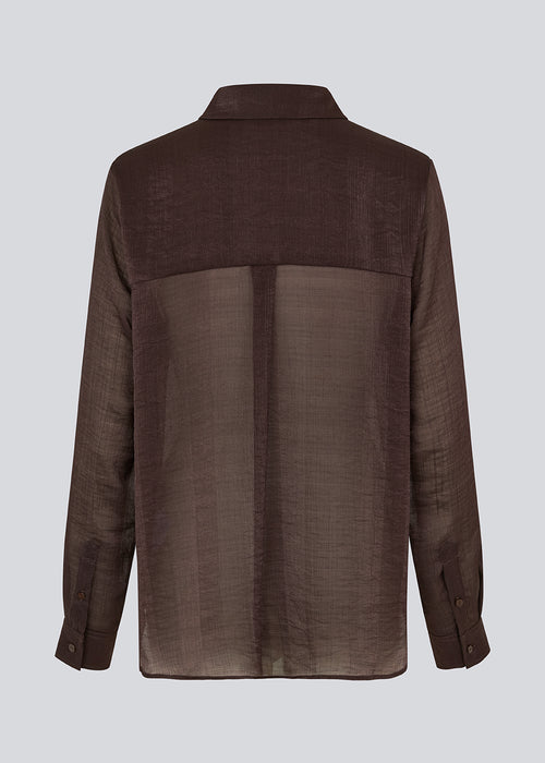Classic shirt in brown in a light and airy material. GeminaMD shirt has a relaxed fit and is made from a transparent material for an ultra-feminine expression.