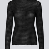 GeniferMD top is made in a slightly transparent quality with a tight fit. The top has long sleeves and a semi-high neckline with lettuce hems. 