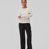 Slim fit top in a structured cotton blend. GeraldinaMD top has long sleeves, a round neckline and a keyhole opening at the back with a button for closure. The model is 175 cm and wears a size S/36.
