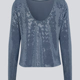 GiaMD top has a slim silhouette with a round neck and long sleeves. The top is detailed with sequins and a large opening in the back. The model is 175 cm and wears a size S/36.