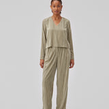Long sleeved top in structured velvet with a relaxed fit. GiselleMD ls top has a deep v-neck in front. The model is 175 cm and wears a size S/36.