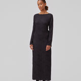 Long sleeved dress in jacquard satin. GraceyMD dress is designed with a relaxed fit and a deep opening in the back with lacing and narrow ties. Slit at center back. The model is 175 cm and wears a size S/36.