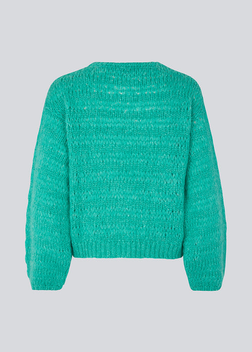 Woolen jumper in green with long stitches for a relaxed look. GroverMD o-neck has long sleeves with volume, a round neck with ribbed details. Contains wool and alpaca. 