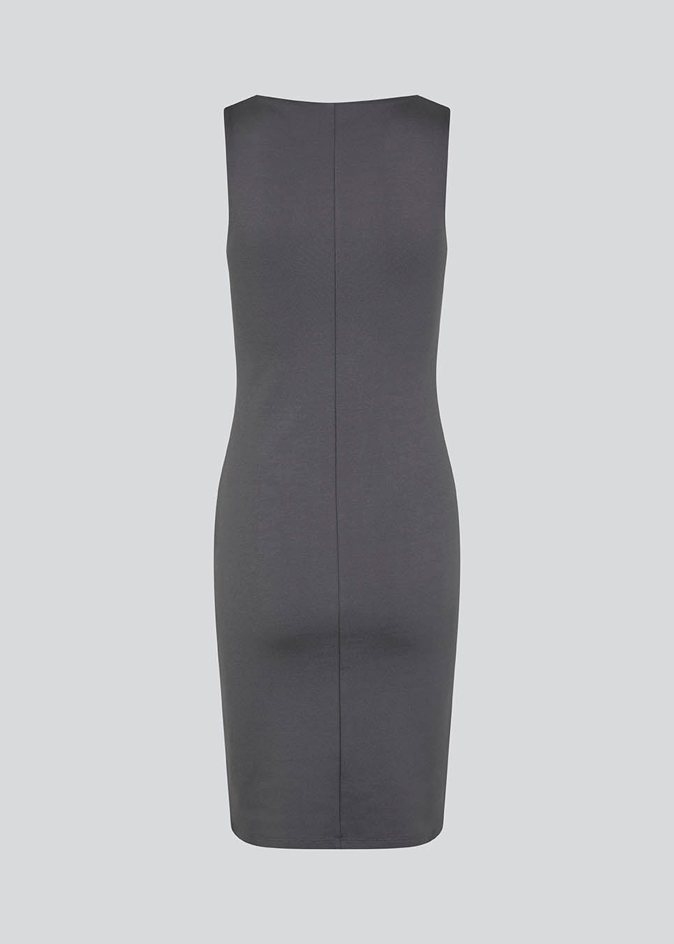 Figure-hugging dress in grey with a high boat neck. HakanMD dress is sleeveless, and a midi length cutting at the knees. The model is 175 cm and wears a size S/36.<br>