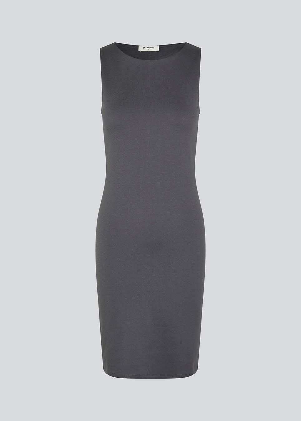 Figure-hugging dress in grey with a high boat neck. HakanMD dress is sleeveless, and a midi length cutting at the knees. The model is 175 cm and wears a size S/36.<br>