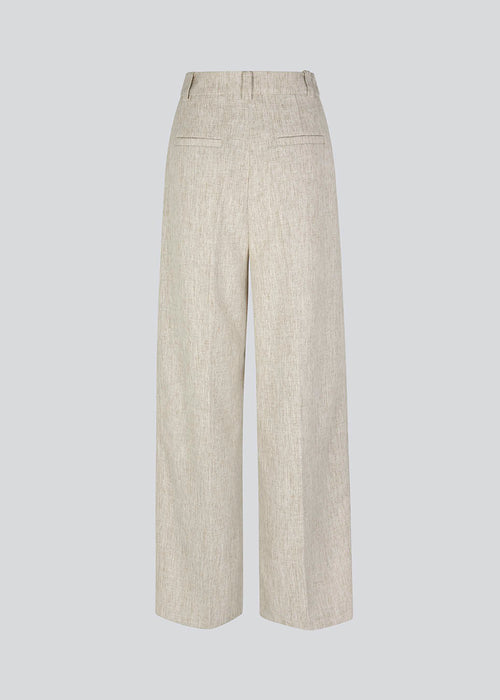 Tailored pants in a linen blend with wide legs. HaleyMD pants have a high waist with pleats, two welt pockets and side pockets. The model is 175 cm and wears a size S/36.<br>
