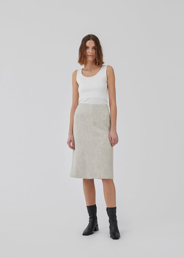 Midi pencil skirt in linen blend. HaleyMD skirt has a high waist, two welt front pockets, a slit in front, and a hidden zipper at one side. The model is 175 cm and wears a size S/36.