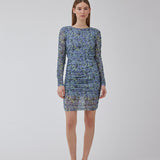Short dress with a figure-hugging, stretchy fit. HamiltonMD print dress has a v-neckline at the back, long transparent sleeves, and elastic ruching at sides and on the sleeves. The model is 175 cm and wears a size S/36.