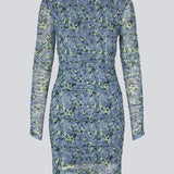 Short dress with a figure-hugging, stretchy fit. HamiltonMD print dress has a v-neckline at the back, long transparent sleeves, and elastic ruching at sides and on the sleeves. The model is 175 cm and wears a size S/36.