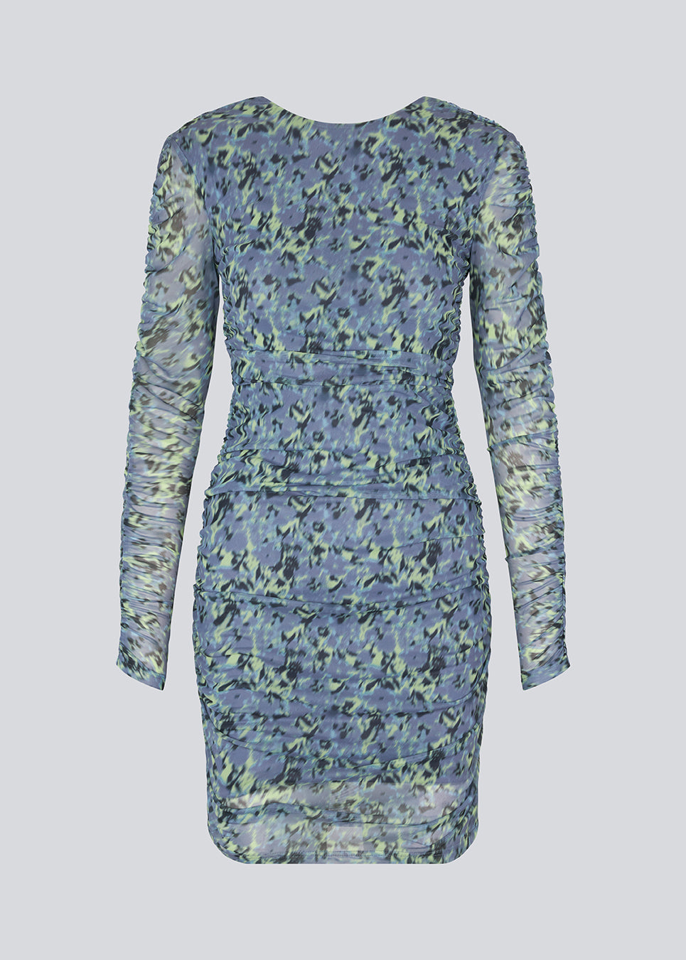 Short dress with a figure-hugging, stretchy fit. HamiltonMD print dress has a v-neckline at the back, long transparent sleeves, and elastic ruching at sides and on the sleeves. The model is 175 cm and wears a size S/36.