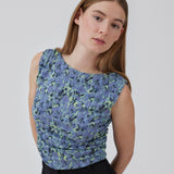 Short, slim-fit top in a recycled quality with print. HamiltonMD print top has a high boat neck, is sleeveless, and has elastic ruching at sides and at the shoulder seam. The model is 175 cm and wears a size S/36.