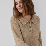 Knitted jumper made from a wool and alpaca blend. HardwickMD polo has a loose fit with collar and buttons in front, dropped shoulders, and long sleeves with a smaller, ribbed cuff. The model is 175 cm and wears a size S/36.