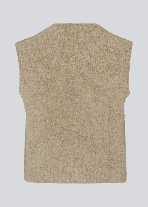 Knit vest made from a wool and alpaca blend. HardwickMD vest has a boxy silhouette and ribbed trimmings along the neckline, armhole and hem. The model is 175 cm and wears a size S/36.