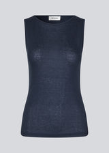 HarperMD top has a figure-hugging fit in a thin, soft jersey with a high, round neck. Sleeveless.