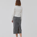 Form-fitting shirt in white in a woven cotton blend with collar, buttons in front, and long sleeves with cuff. HarrisonMD shirt has darts and a cutline below the chest for a corset-inspired look. The model is 175 cm and wears a size S/36.