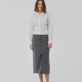 Form-fitting shirt in white in a woven cotton blend with collar, buttons in front, and long sleeves with cuff. HarrisonMD shirt has darts and a cutline below the chest for a corset-inspired look. The model is 175 cm and wears a size S/36.