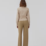 Form-fitting shirt in a woven cotton blend with collar, buttons in front, and long sleeves with cuff. HarrisonMD shirt has darts and a cutline below the chest for a corset inspired look. The model is 175 cm and wears a size S/36.