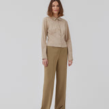 Form-fitting shirt in a woven cotton blend with collar, buttons in front, and long sleeves with cuff. HarrisonMD shirt has darts and a cutline below the chest for a corset inspired look. The model is 175 cm and wears a size S/36.