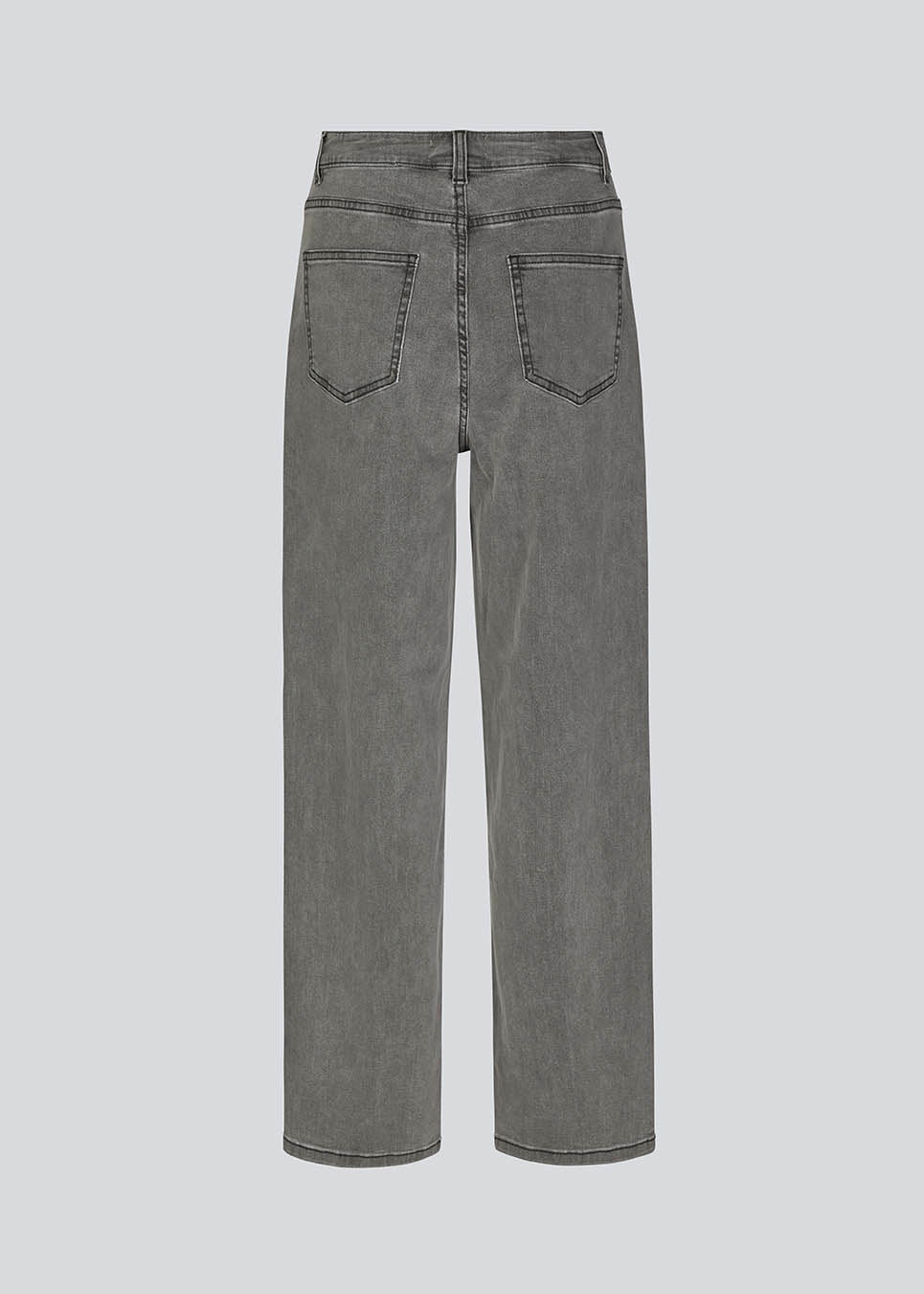 Cotton jeans with a slight stretch. HarveyMD pants has 5 pockets, straight and wide legs, and a high waist with fly and button closure. The model is 175 cm and wears a size S/36.