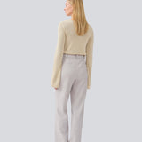 High-waisted pants in a woven quality with zip fly with hidden hook and bar closure. HeartMD pants has slanted side pockets and faux welt pockets in the back. Straight legs. The model is 175 cm and wears a size S/36.