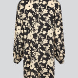 Short dress made from a light, woven quality with print, a deep v-neckline, and a casual fit. HeleneMD print dress has long balloon sleeves with dropped shoulders and cuff. The model is 175 cm and wears a size S/36.Short dress made from a light, woven quality with print, a deep v-neckline, and a casual fit. HeleneMD print dress has long balloon sleeves with dropped shoulders and cuff. The model is 175 cm and wears a size S/36.
