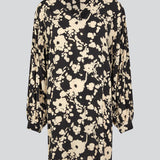Short dress made from a light, woven quality with print, a deep v-neckline, and a casual fit. HeleneMD print dress has long balloon sleeves with dropped shoulders and cuff. The model is 175 cm and wears a size S/36.
