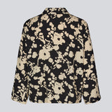 Shirt with a boxy fit in a printed viscose quality. HeleneMD print shirt has a classic collar, button closure in front and 3/4 length sleeves. The model is 175 cm and wears a size S/36.