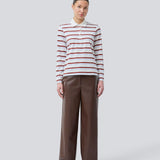 Longsleeved t-shirt made from cotton jersey with stripes. HellenMD LS stripe t-shirt has a relaxed silhouette with wide sleeves and a round neck. The model is 175 cm and wears a size S/36.