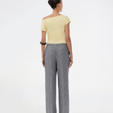 Fitted yellow T-shirt with draping. The Himamd Drapy T-shirt is made from 95% recycled polyester and features an elastic fit. The sophisticated draping adds a feminine and modern twist, perfect for both everyday and evening looks.&nbsp;