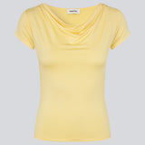 Fitted yellow T-shirt with draping. The Himamd Drapy T-shirt is made from 95% recycled polyester and features an elastic fit. The sophisticated draping adds a feminine and modern twist, perfect for both everyday and evening looks.&nbsp;