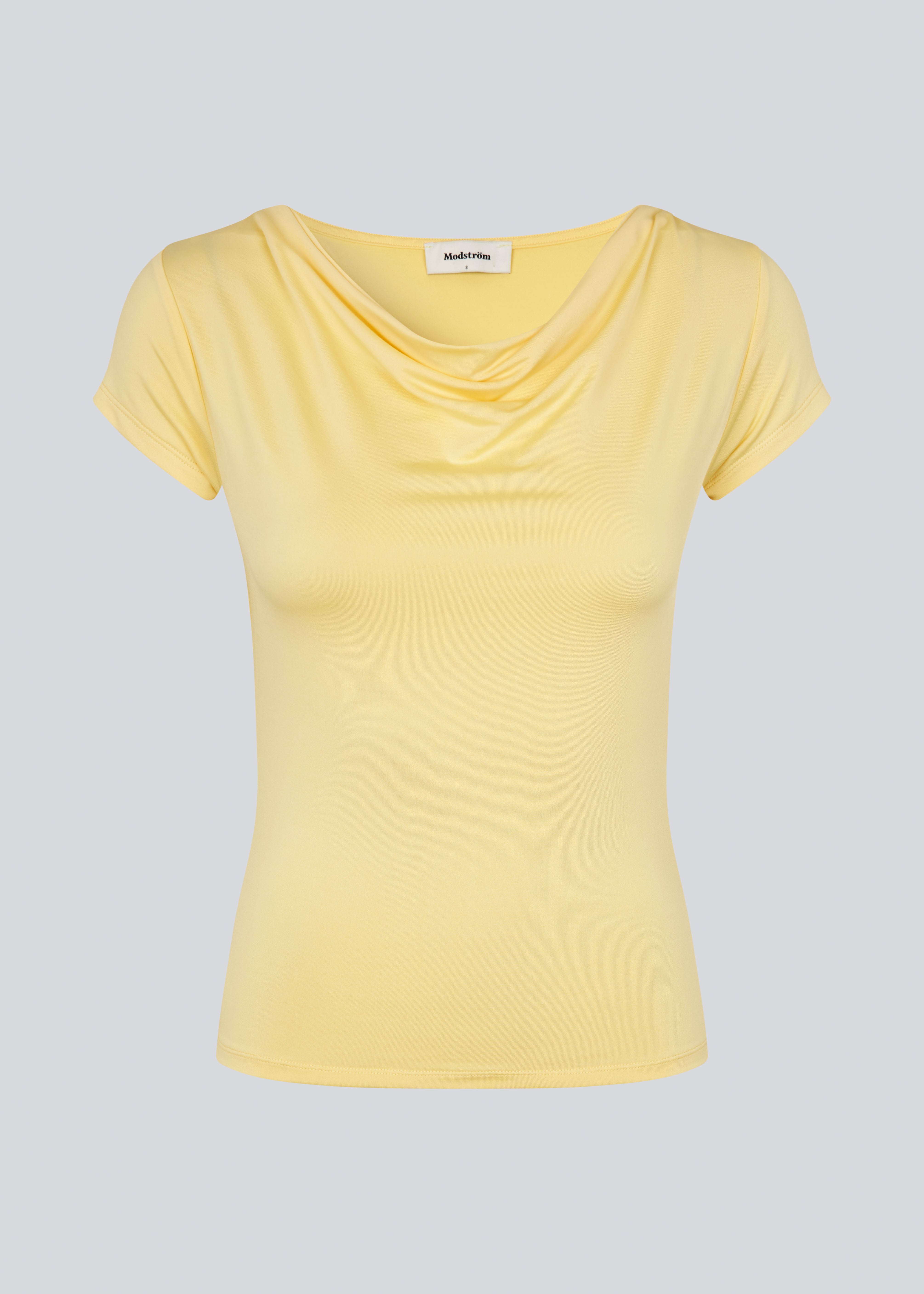 Fitted yellow T-shirt with draping. The Himamd Drapy T-shirt is made from 95% recycled polyester and features an elastic fit. The sophisticated draping adds a feminine and modern twist, perfect for both everyday and evening looks.&nbsp;