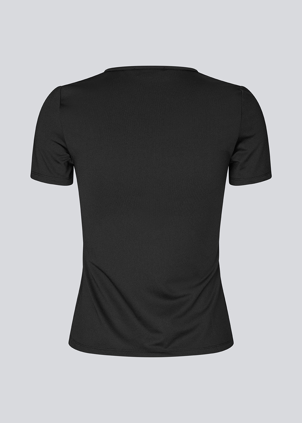 Fitted black T-shirt in 95% recycled polyester. The Himamd O-Neck T-Shirt features a flattering cut and is an everyday favorite that can be easily styled with anything.

Material:
5% Elastane
95% Recycled Polyester