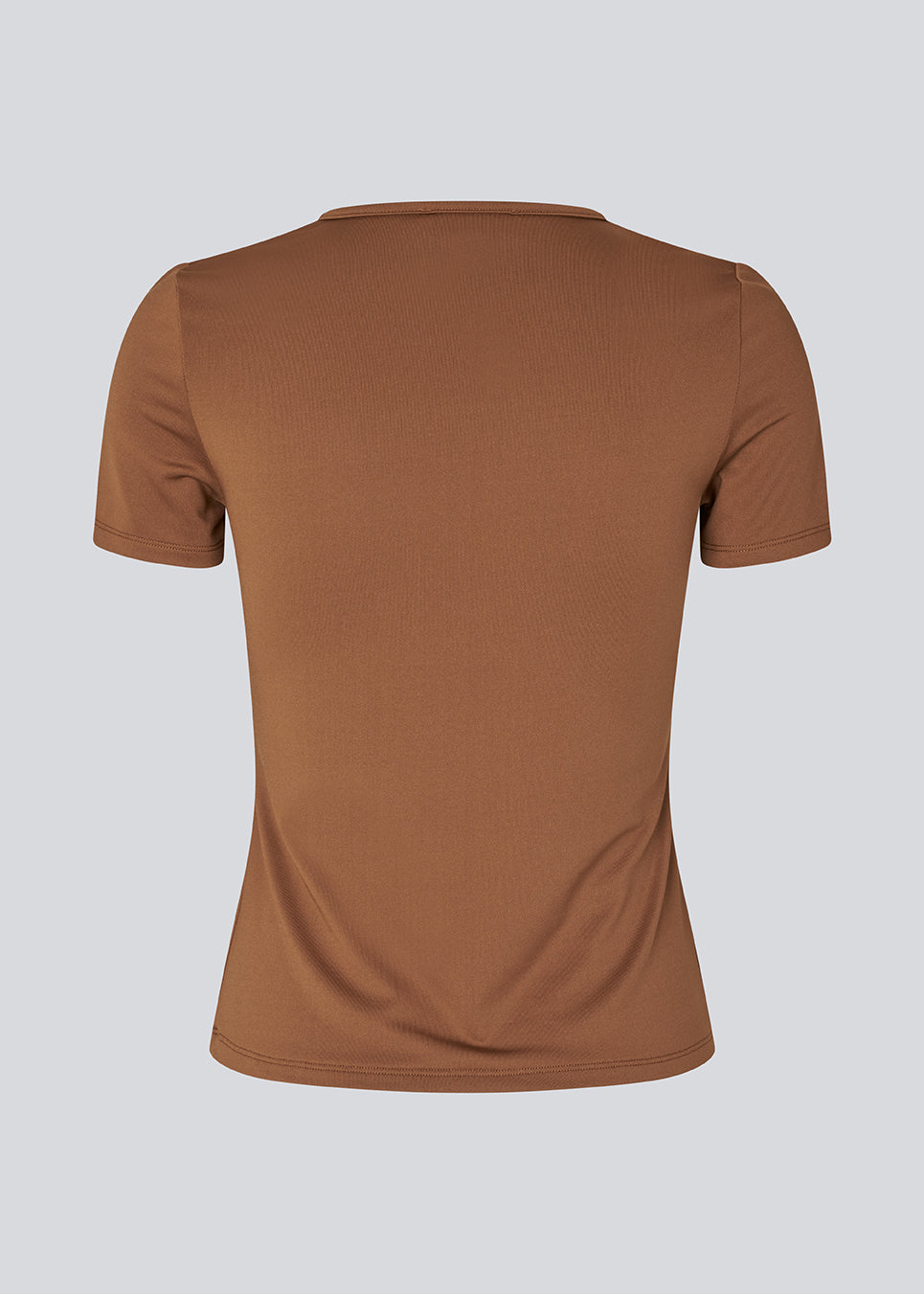 Fitted T-shirt in 95% recycled polyester. The HimamMD O-Neck T-Shirt features a flattering cut and is an everyday favorite that can be easily styled with anything.