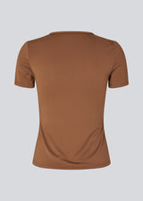 Fitted T-shirt in 95% recycled polyester. The HimamMD O-Neck T-Shirt features a flattering cut and is an everyday favorite that can be easily styled with anything.
