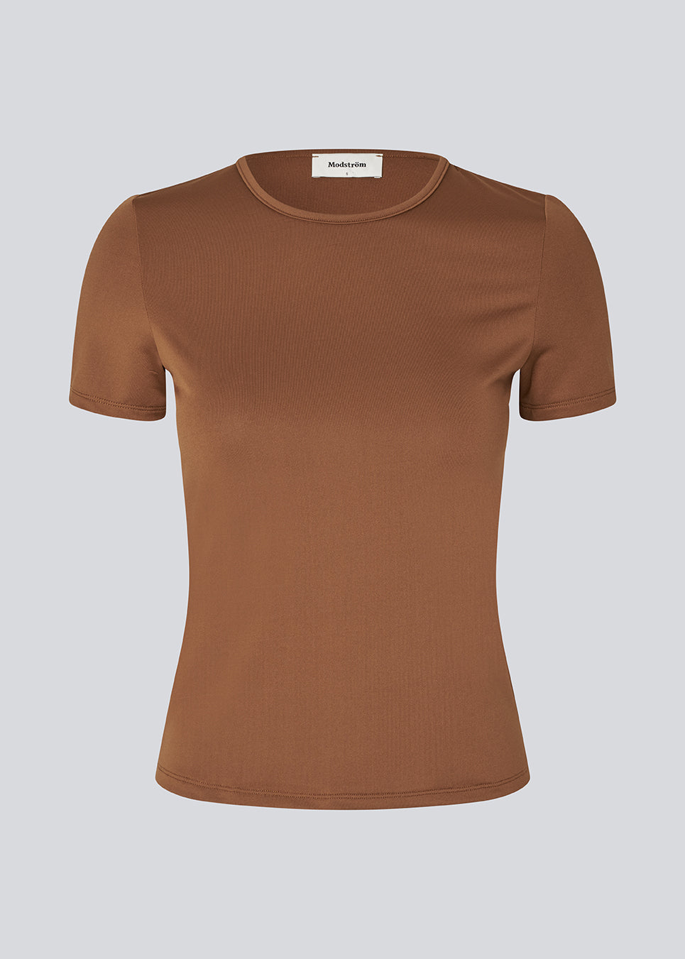 Fitted T-shirt in 95% recycled polyester. The HimamMD O-Neck T-Shirt features a flattering cut and is an everyday favorite that can be easily styled with anything.