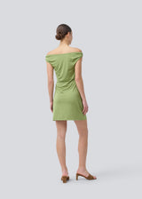 Off-shoulder dress in an elastic material. HimaMD off-shoulder dress is fitted and has gatherings on the straps.