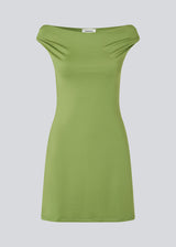 Off-shoulder dress in an elastic material. HimaMD off-shoulder dress is fitted and has gatherings on the straps.