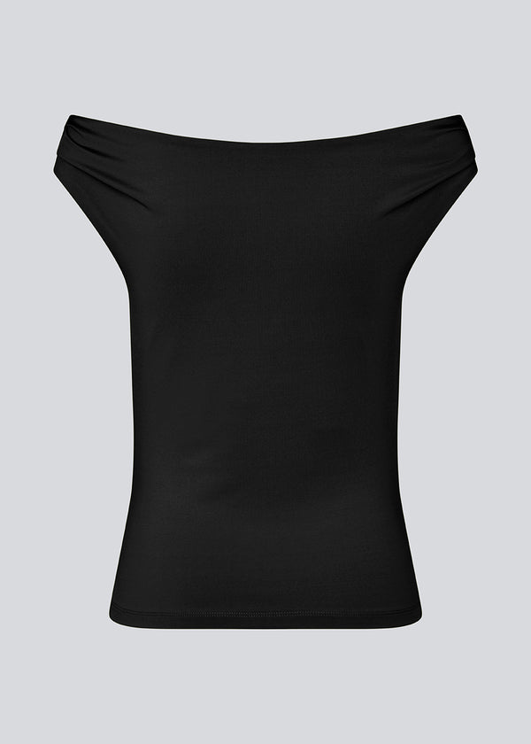 Off-shoulder top in a stretchy material. HimaMD off-shoulder top is fitted and slightly cropped.