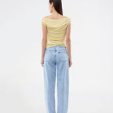 Off-shoulder top in a stretchy material. HimaMD off-shoulder top is fitted and slightly cropped. 