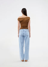 Off-shoulder top in a stretchy material. HimaMD off-shoulder top is fitted and slightly cropped.