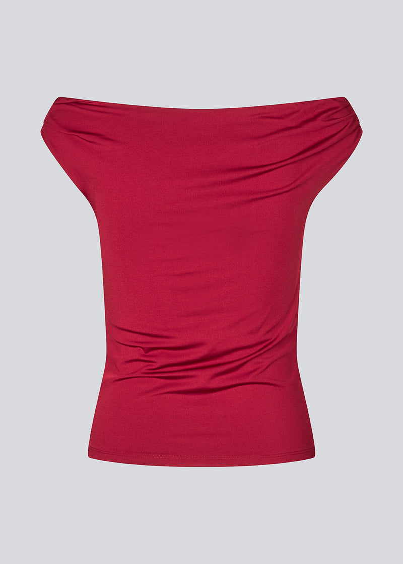 Off-shoulder top in a stretchy material. HimaMD off-shoulder top is fitted and slightly cropped.