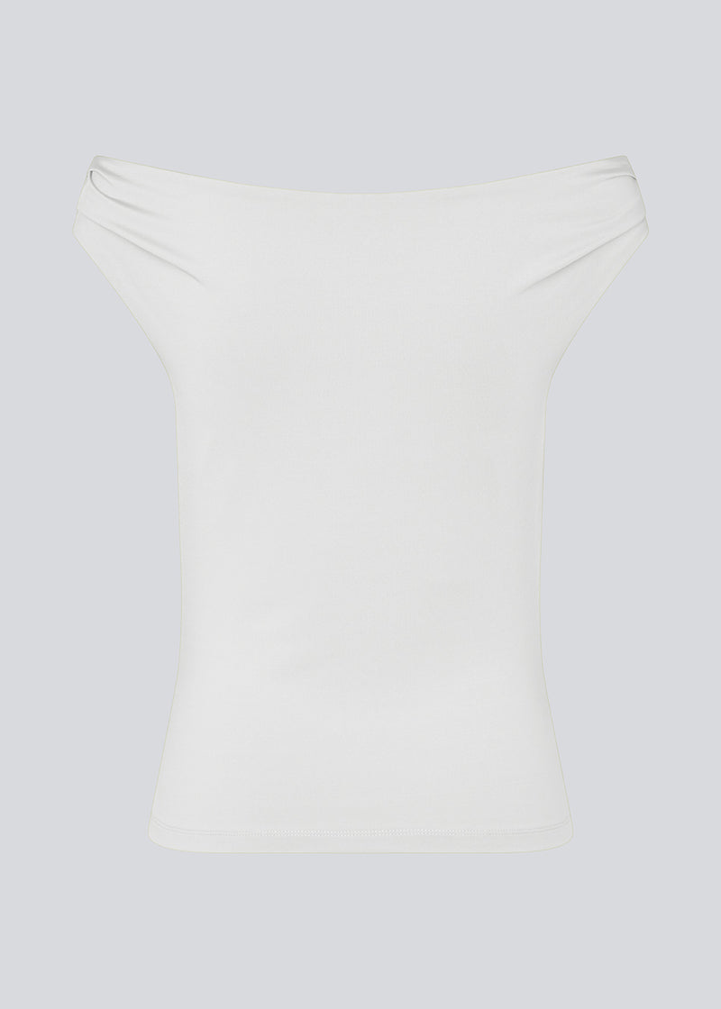 Off-shoulder top in white in a stretchy material. HimaMD off-shoulder top is fitted and slightly cropped.