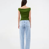 Off-shoulder top in a stretchy material. HimaMD off-shoulder top is fitted and slightly cropped. The model is 175 cm and wears a size s/36.