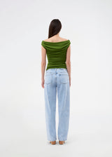 Off-shoulder top in a stretchy material. HimaMD off-shoulder top is fitted and slightly cropped. The model is 175 cm and wears a size s/36.