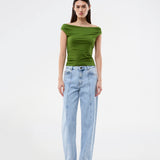 Off-shoulder top in a stretchy material. HimaMD off-shoulder top is fitted and slightly cropped. The model is 175 cm and wears a size s/36.