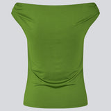 Off-shoulder top in a stretchy material. HimaMD off-shoulder top is fitted and slightly cropped. The model is 175 cm and wears a size s/36.