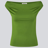 Off-shoulder top in a stretchy material. HimaMD off-shoulder top is fitted and slightly cropped. The model is 175 cm and wears a size s/36.