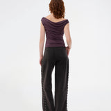 Purple off-shoulder top in a stretchy material. HimaMD off-shoulder top is fitted and slightly cropped. The model is 175 cm and wears a size s/36.