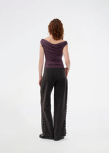 Purple off-shoulder top in a stretchy material. HimaMD off-shoulder top is fitted and slightly cropped. The model is 175 cm and wears a size s/36.